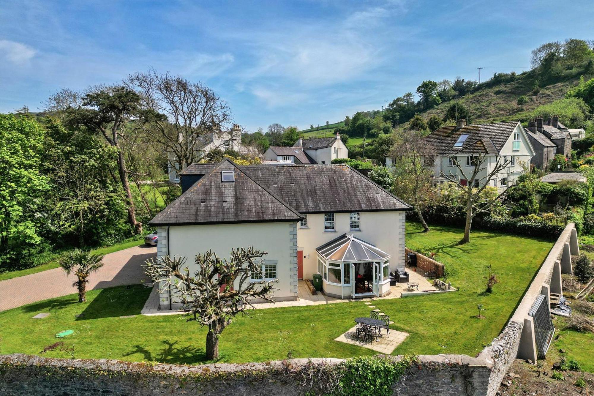 Finest Retreats - Nicely Tucked Away Holiday home